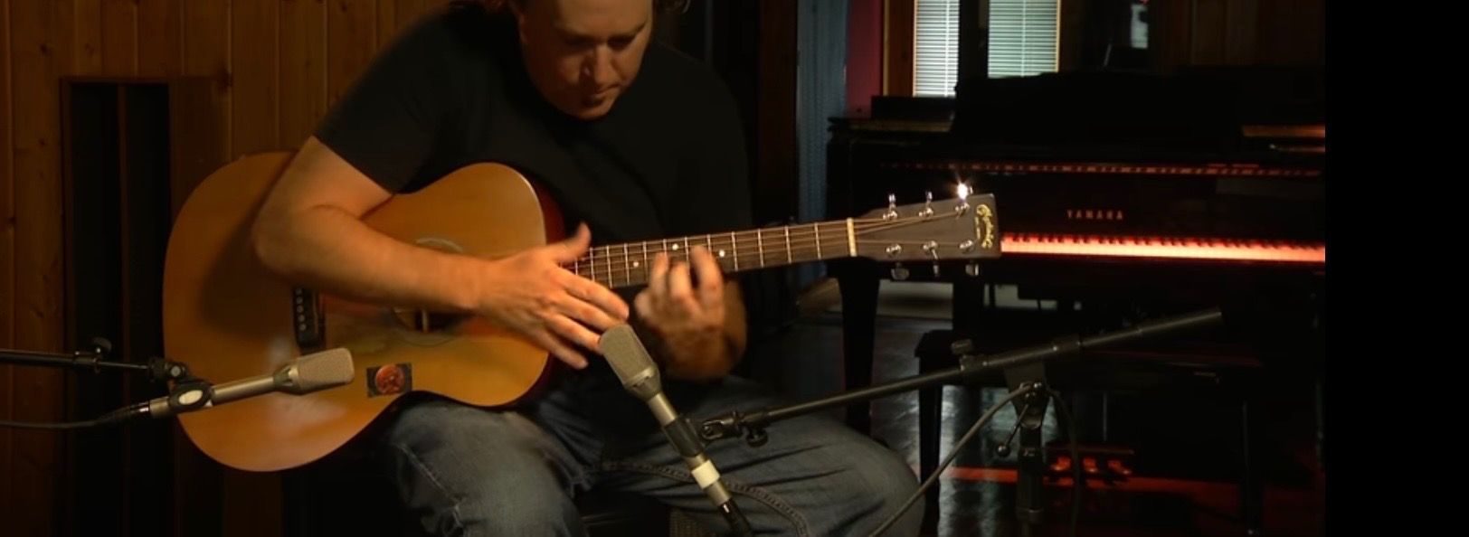 Acoustic, close and quiet